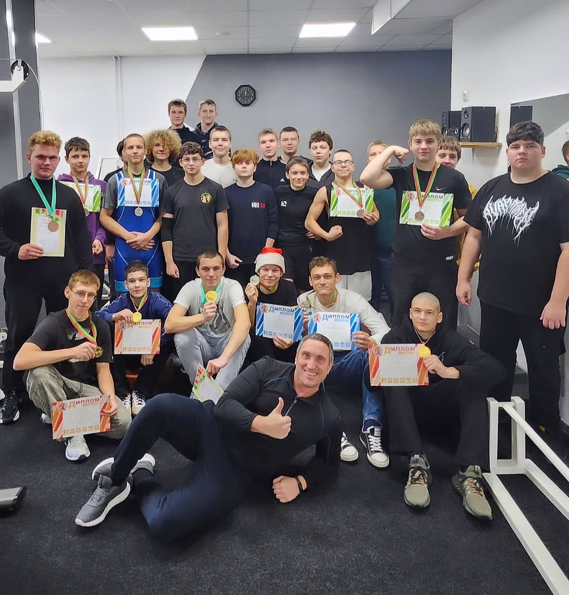 Первенство Физкультурно-оздоровительного центра Октябрьского района в подъёме штанги на бицепс среди юношей